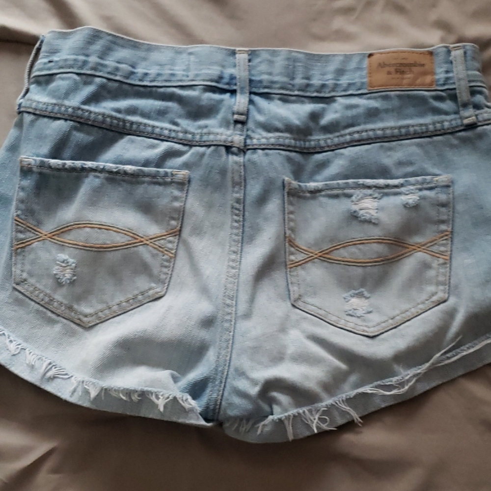 Shorts - Picture 3 of 4
